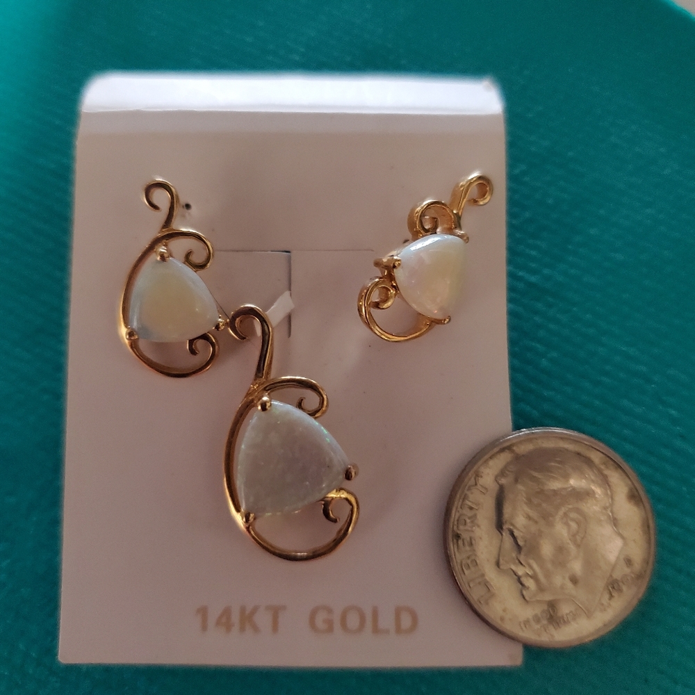 NWT 14K Gold Opal Earring and Pendant Set